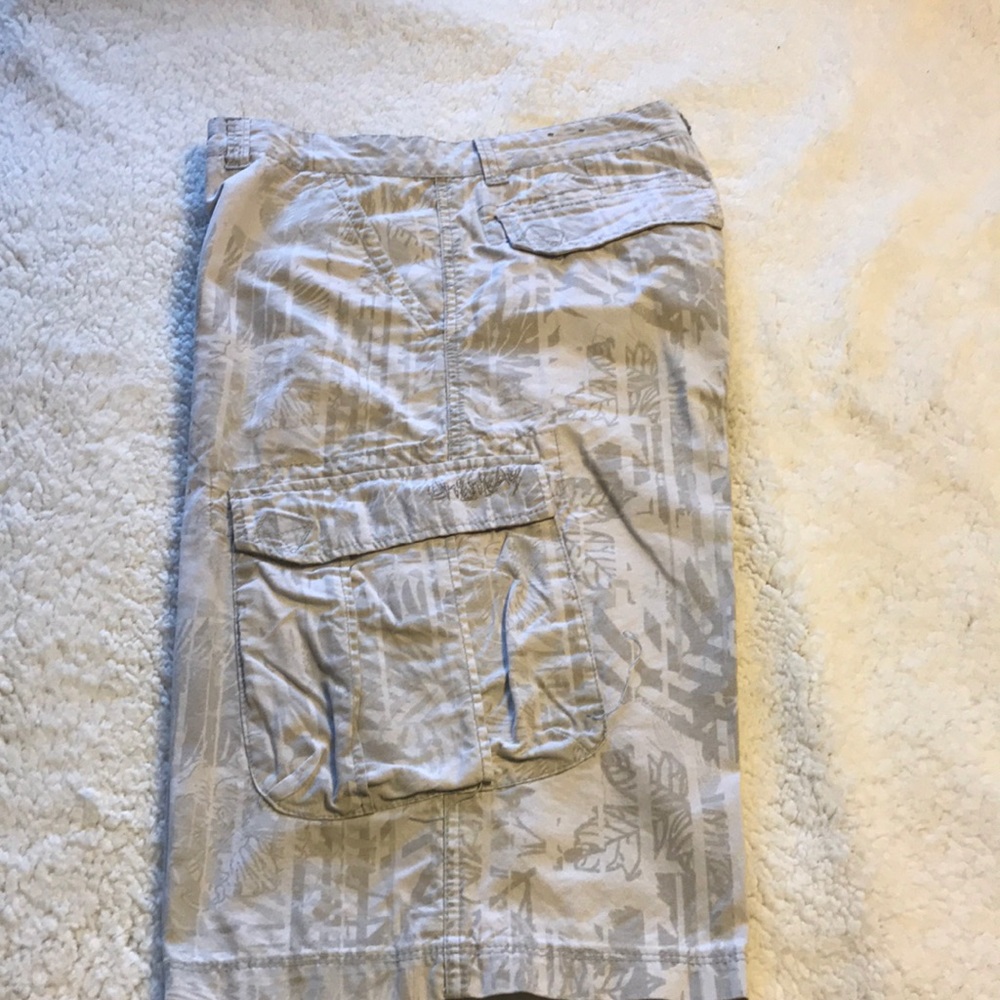 Men’s cargo shorts, size 20